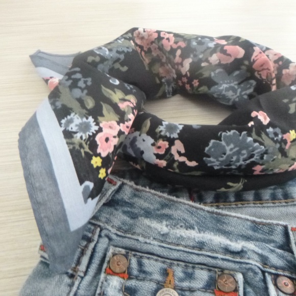 TRUE RELIGION ORIGINAL JOEY JEANS  size-29 FLARE  Made in U.S.A. w/BONUS BANDANA - Picture 8 of 16